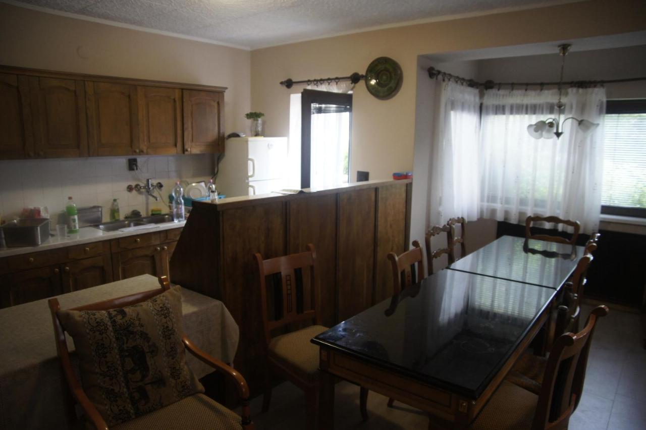 Szuzanna Fenyves Panzio Bed and Breakfast Siófok Exterior foto
