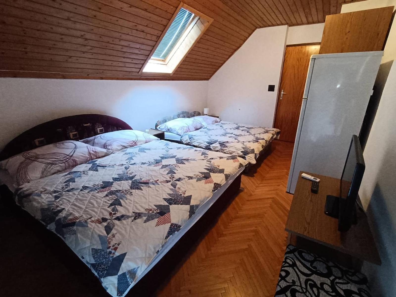 Szuzanna Fenyves Panzio Bed and Breakfast Siófok Exterior foto